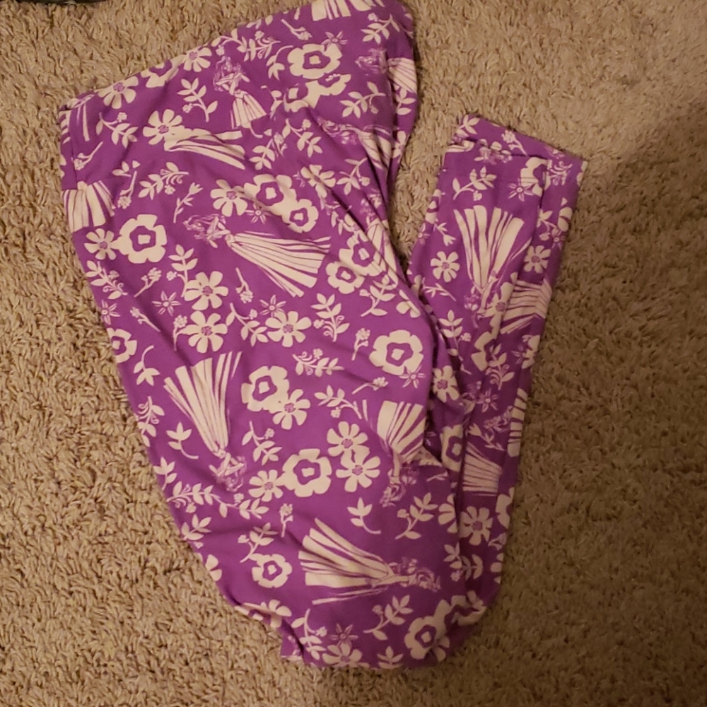 Lularoe disney sleeping beauty leggings